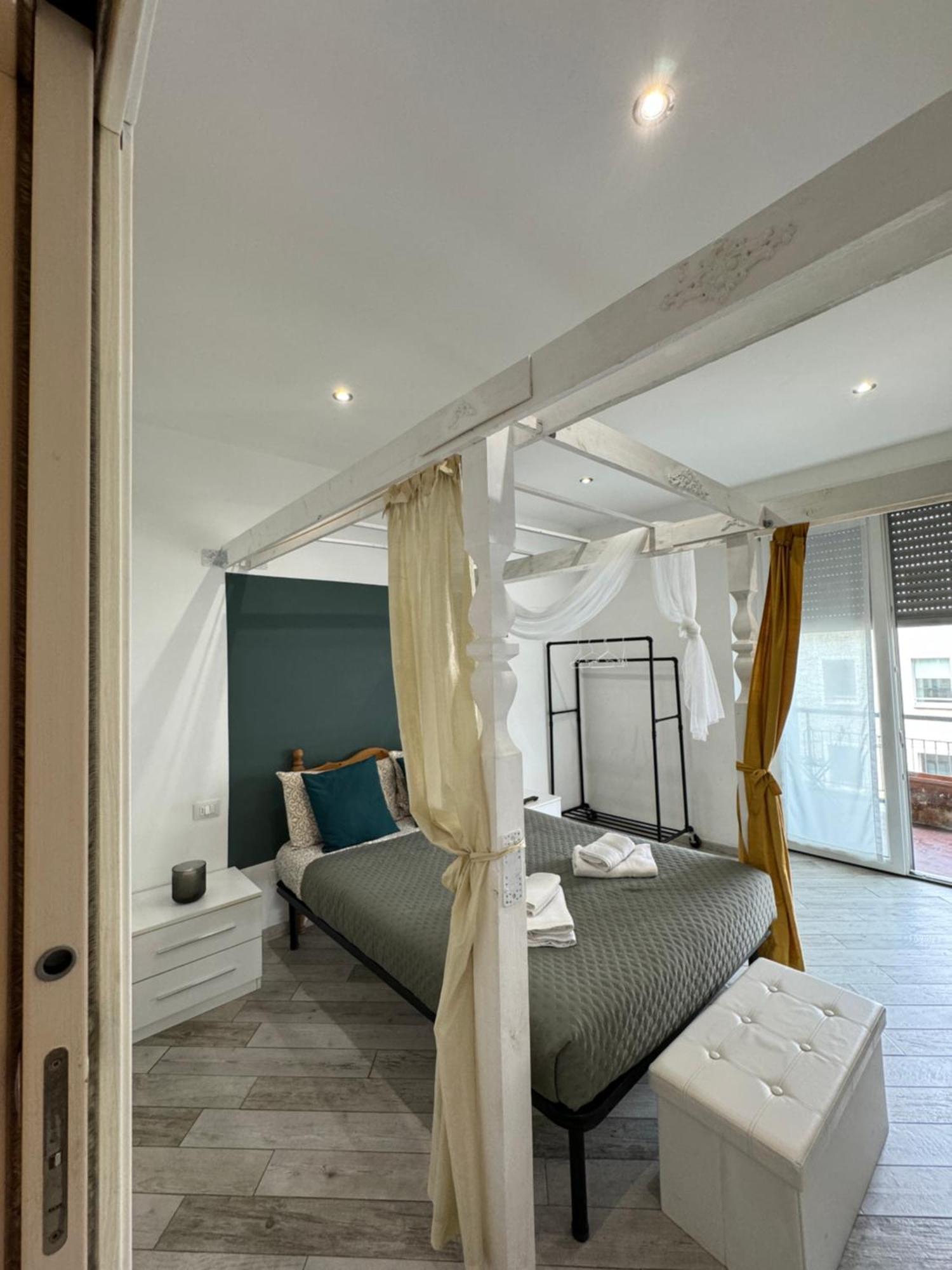 Apartment Four Bedroom In The Centre Of The *